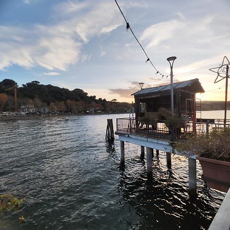 Chalet Romantico Sul Lago Apartment Anguillara Sabazia Exterior photo