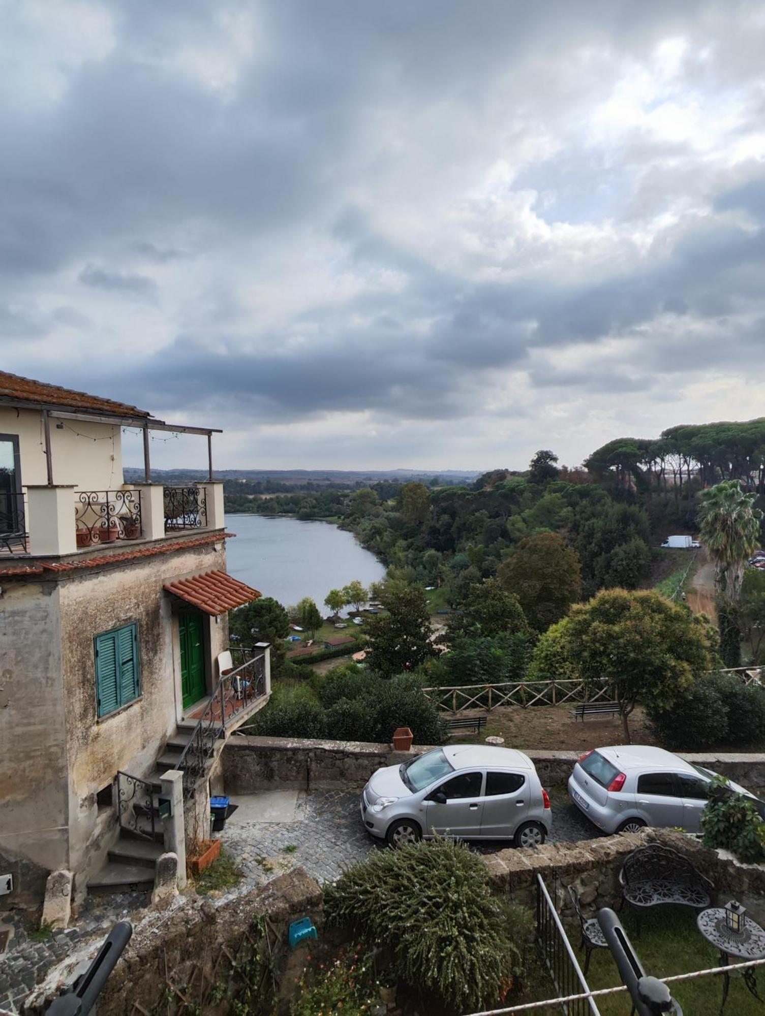 Chalet Romantico Sul Lago Apartment Anguillara Sabazia Exterior photo