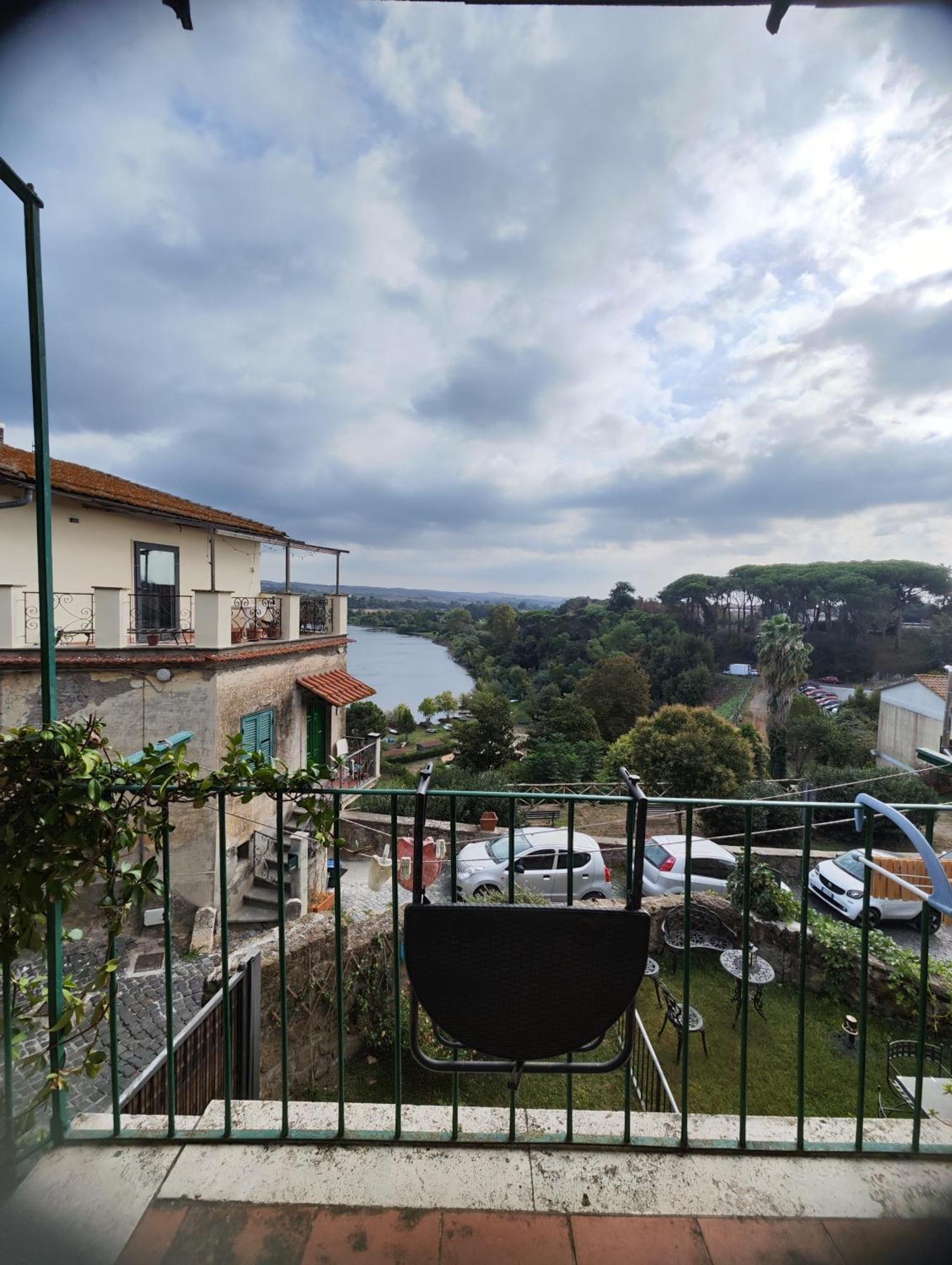 Chalet Romantico Sul Lago Apartment Anguillara Sabazia Exterior photo